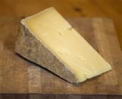 Picture of Lincolnshire Poacher Cheddar Cheese (approx 475g)