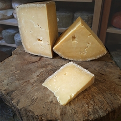 Picture of Lincolnshire Poacher Cheese